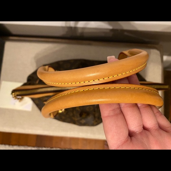 👜 AUTHENTIC LOUIS VUITTON TIVOLI GM 👜 - Picture 4 of 10